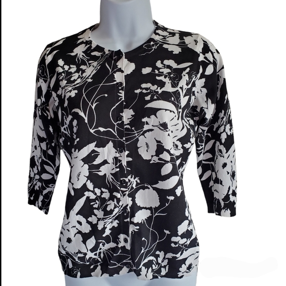 august silk Sweaters - August Silk Black & White Floral Print Button Down Cardigan Size Small